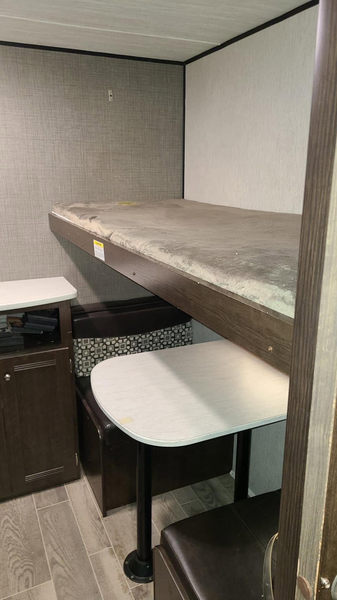 Side bunk with table